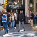 Día de la Seguridad Peatonal: la distracción por el uso del celular, un riesgo creciente al cruzar las calles