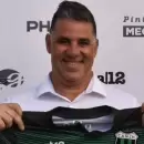 Muri� Pablo Olmos, vicepresidente de Nueva Chicago, mientras jugaba al f�tbol con amigos