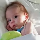 Una niña de tres años lucha por su vida mientras la burocracia le niega su medicación