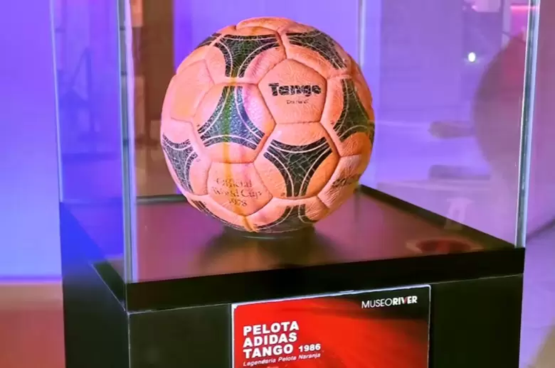 pelota naranja
