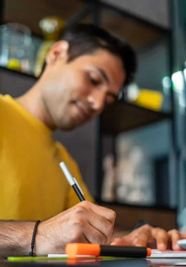 escribiendo a mano