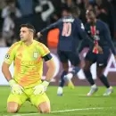 (Video) Dibu Martínez fue figura, pero Aston Villa cayó frente al PSG