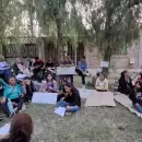 (Video) Vigilia de vecinos frente a la casa del presunto abusador de una joven en Las Heras