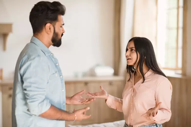 pareja discutiendo 2