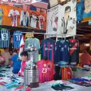 En fotos y videos: la Vendimia Camisetera cop� Guaymall�n con f�tbol, color y pasi�n mundial