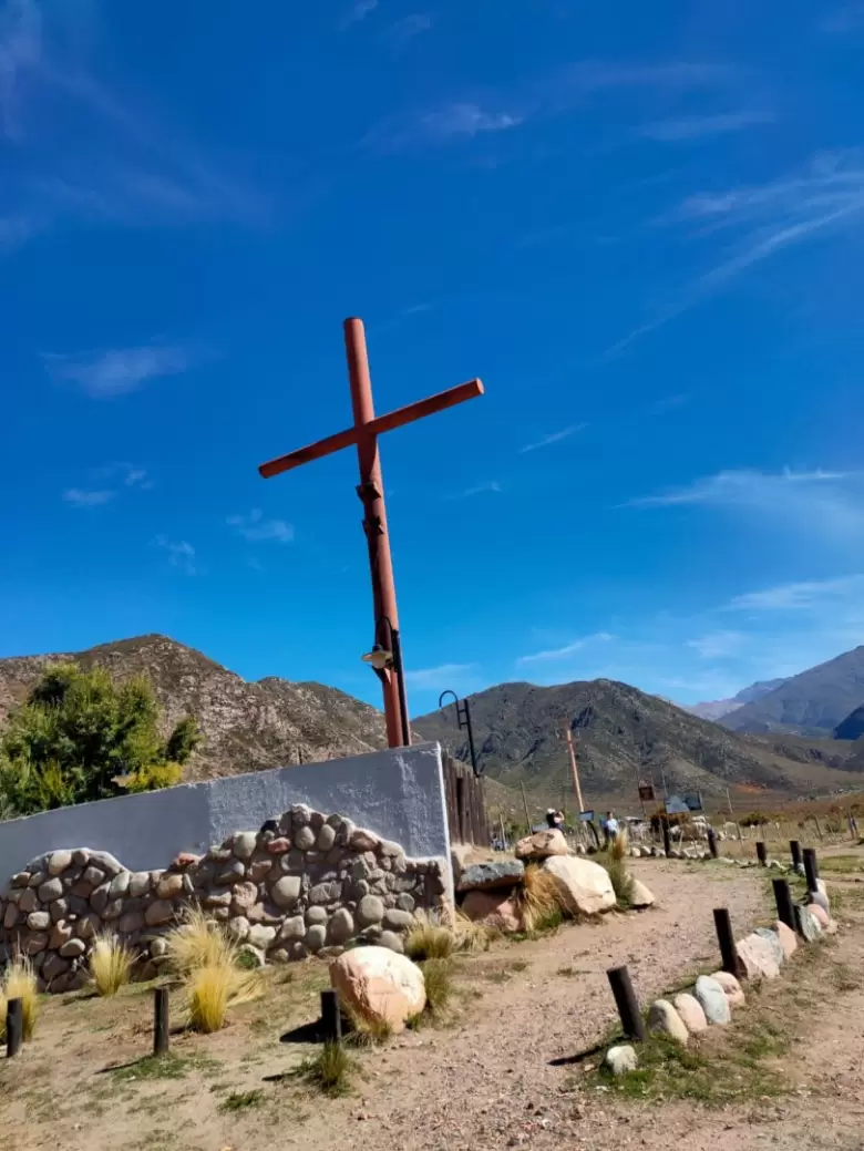 Monumento de la hermandad sin el Cristo