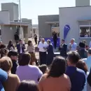 Cornejo entregó casas en San Carlos e instó a que los adjudicatarios puedan pagar las cuotas