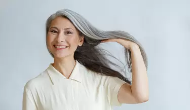mujer con canas