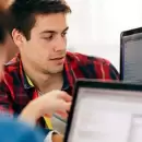 Comienzan a pagar becas a estudiantes de carreras prioritarias