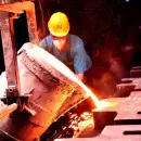 La producción industrial repuntó en agosto, pero mantuvo una caída interanual del 4,4%