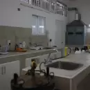 Avanza la tecnología en el laboratorio provincial para controlar metales en alimentos y agua