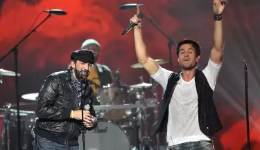 enrique iglesias y juan luis guerra
