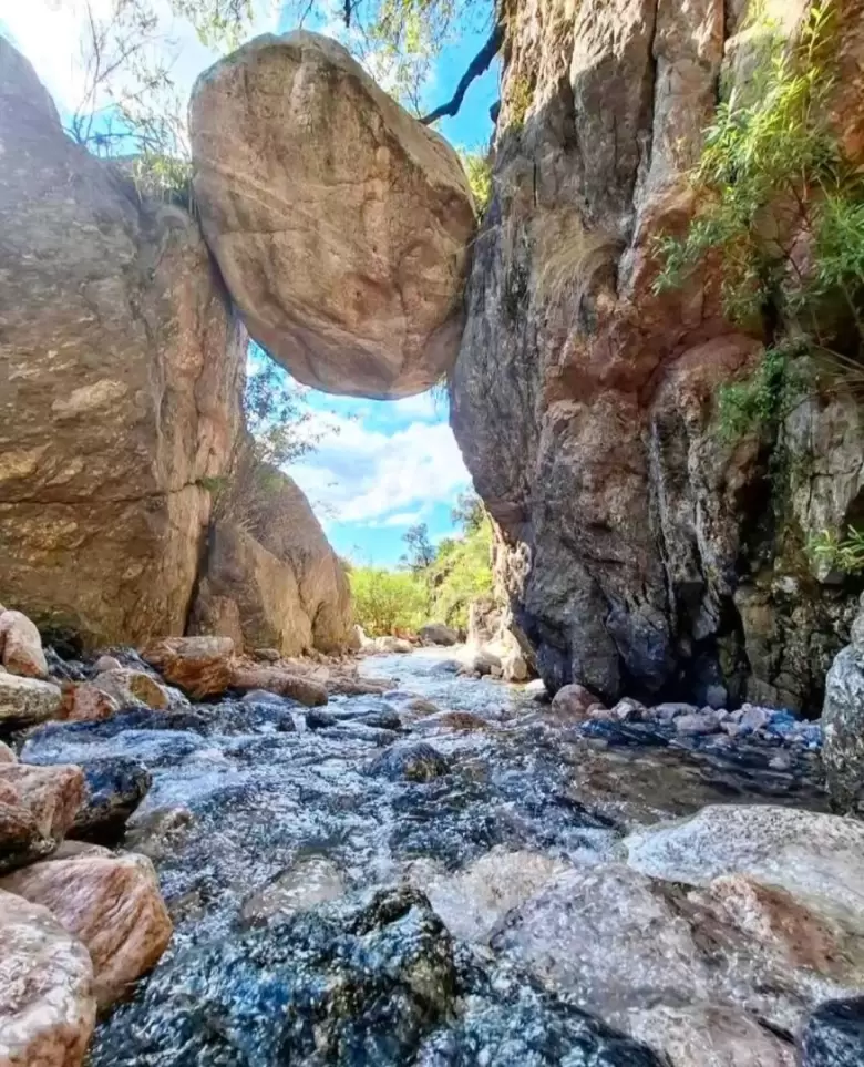 piedra encajada, cordoba