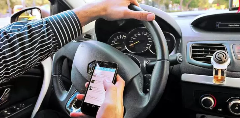 celular conducir auto