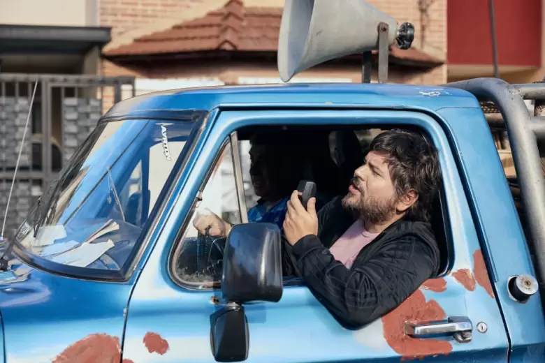 santiago-motorizado-abre-espacio-para-si-mismo-en-el-retorno-1
