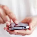 Cuidado: por qué aparecen puntos de color en la parte superior de la pantalla del celular