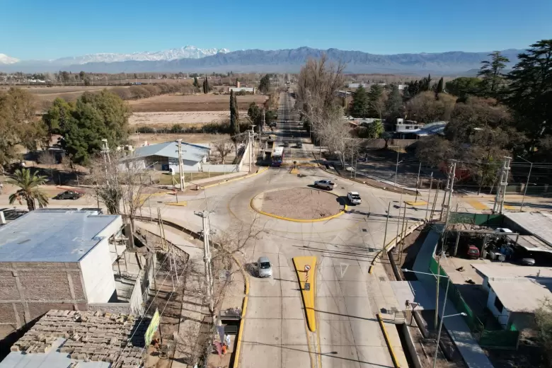 construcción de la rotonda de RP 60 y Maza