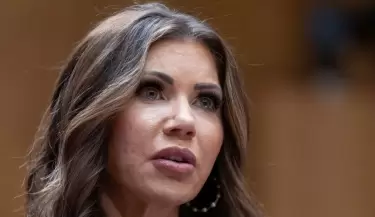 Kristi Noem, funcionaria de Trump