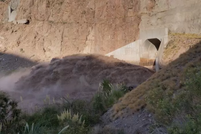 descargador del dique Potrerillos