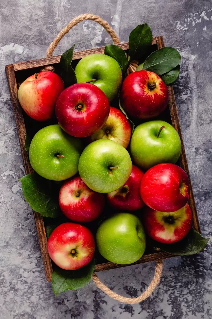 manzanas rojas y verdes