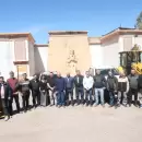 El Gobierno entregó retroexcavadoras y capacitará a productores en riego