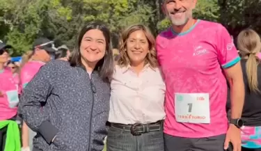 Ulpiano Su�rez acompa�� la marat�n solidaria �Ven� a correr� para concientizar sobre el c�ncer de mama