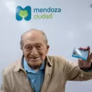 El conductor de cien años que rindió bien su examen de conducir en Capital y emocionó a todos