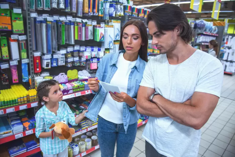 familia en supermercado 2