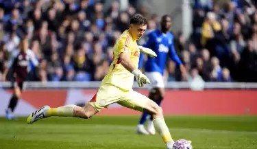 dibu martinez aston villa