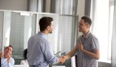 Empresarios le regalan planes a sus empleados