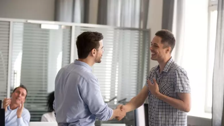 Empresarios le regalan planes a sus empleados