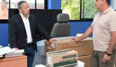 Entregaron equipamiento para fortalecer el nuevo laboratorio de simuladores del IES 9-018 Malarg�e
