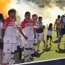 Alerta en Estudiantes: qué pasará con los jugadores sancionados por el "pasillo de espaldas"