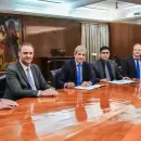 El Gobierno selló con Santa Cruz y Neuquén la quita de retenciones al petróleo convencional