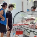 (Video) Las vacaciones de Colapinto: selfie en la carnicer�a y la postal con una chocolatada