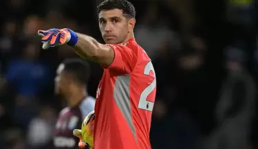 aston villa dibu martinez