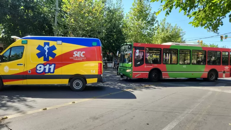 accidente en Godoy Cruz-micro