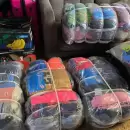 Venta de ropa por kilo: la nueva modalidad que avanza en Mendoza y pone en jaque al sector textil