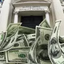 Los argentinos compraron más dólares que el Banco Central en lo que va del año