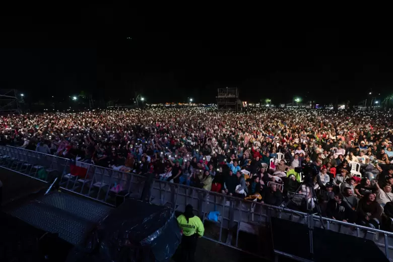 RIVADAVIA CANTA AL PA�S