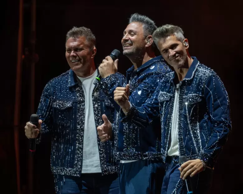 RIVADAVIA CANTA AL PA�S