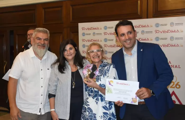 Autoridades de Cultura en el emotivo acto en el Independencia