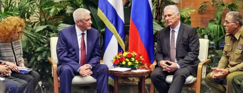 Miguel Díaz-Canel, en una reunión con el ministro del Interior de Rusia, Vladímir Kolokóltsev.