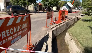 El cami�n hundido en Maip�