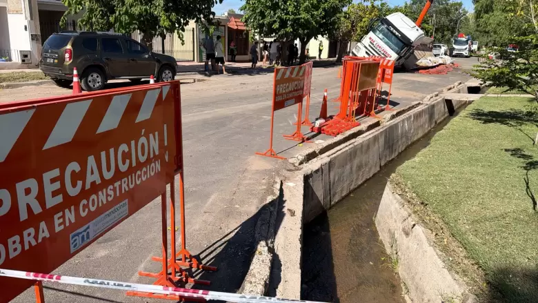 El cami�n hundido en Maip�