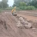 Tras las crecidas por las tormentas, realizan obras de refuerzo en el canal Cacique Guaymallén
