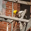La construcci�n cay� en febrero y la industria profundiz� su retroceso, seg�n el Indec