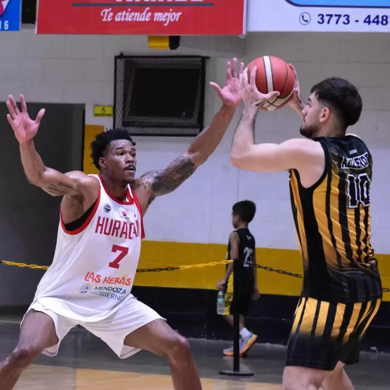 HURACAN BASQUET - COMUNICACIONES