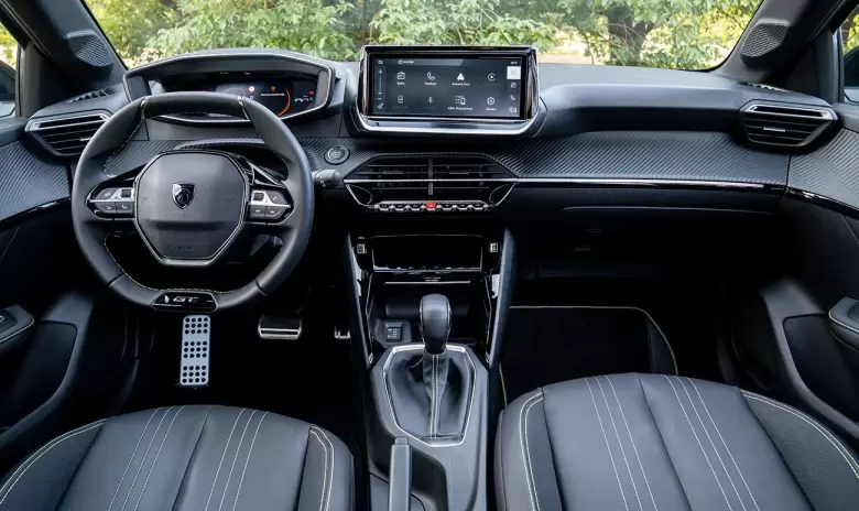 El interior del 208