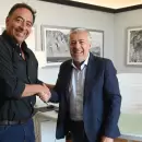 Alfredo Cornejo recibió al nadador Gustavo Oriozabala, tras su histórica travesía en el Nahuel Huapi